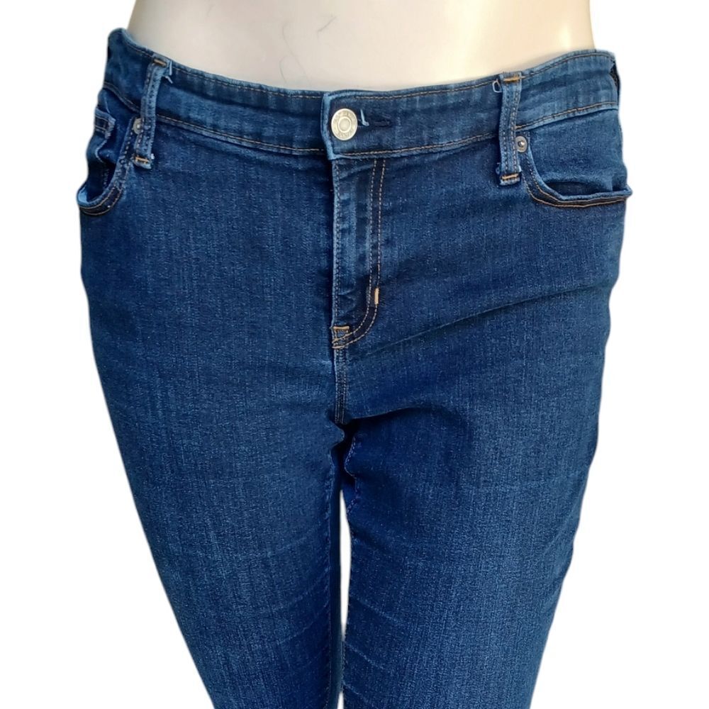 5035.....GAP Legging Jeans Size 32 Regular, 27" Inseam 9" Rise